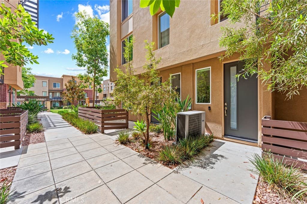 Townhouse at 422 W Route 66 47, Glendora — photo 2 of 12