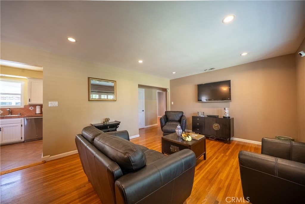 Home at 5356 Farna Avenue, Arcadia — photo 3 of 12