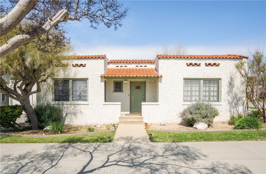 Home at 101 W Bennett Avenue, Glendora — photo 4 of 12