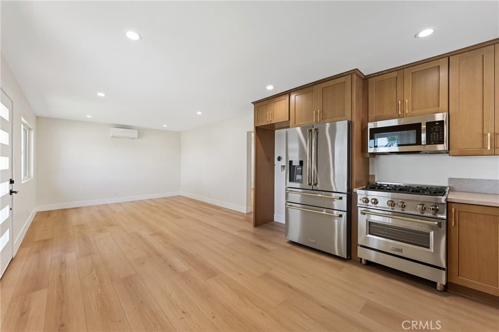 Home at 554 Balham ave Avenue, La Puente — photo 11 of 12