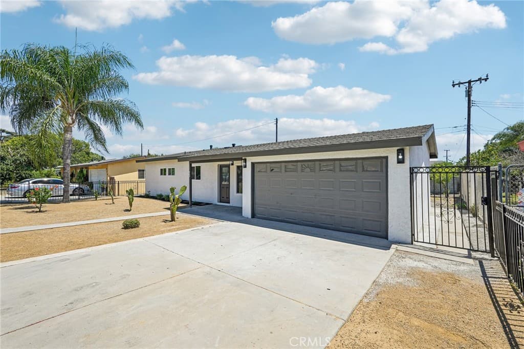 Home at 902 E Olive Street, Pomona — photo 3 of 12