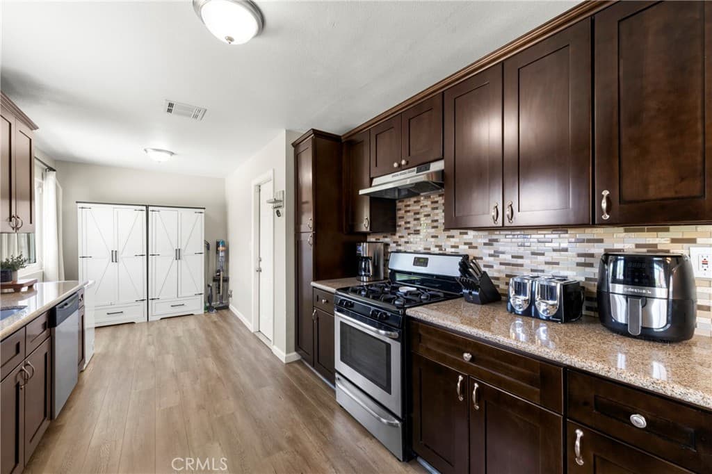 Home at 2072 Miramar Street, Pomona — photo 11 of 12