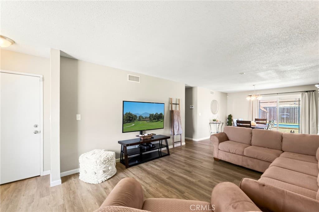 Home at 2072 Miramar Street, Pomona — photo 3 of 12