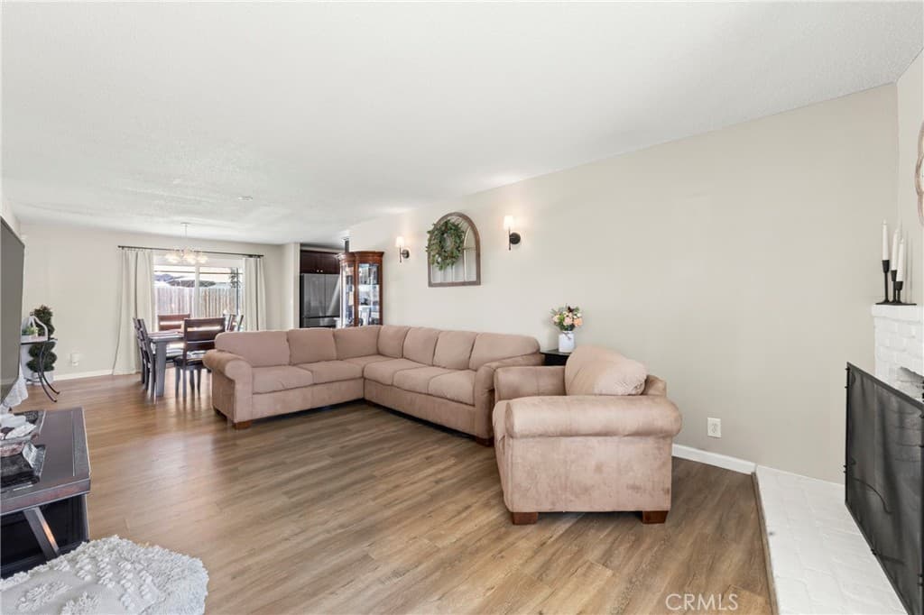 Home at 2072 Miramar Street, Pomona — photo 4 of 12