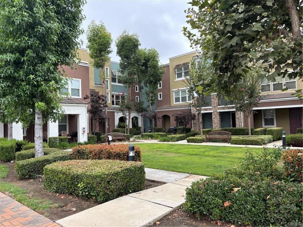 Townhouse at 554 N Cabernet, Covina — photo 4 of 12