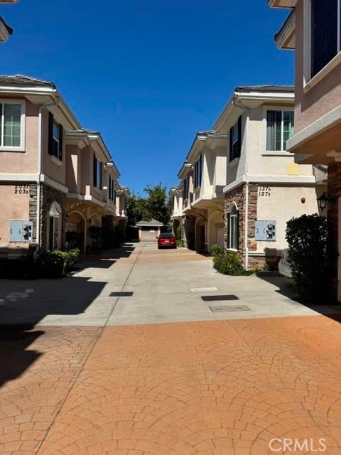 Townhouse at 127 S 3rd Avenue A, Arcadia — photo 2 of 12