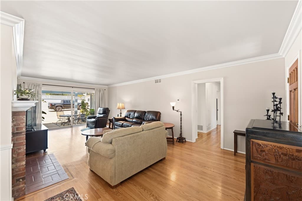 Home at 903 E Dalton, Glendora — photo 10 of 12