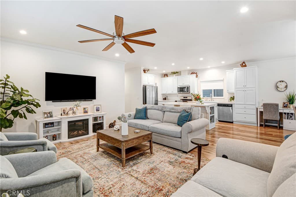 Home at 3800 Bradford 202, La Verne — photo 10 of 12