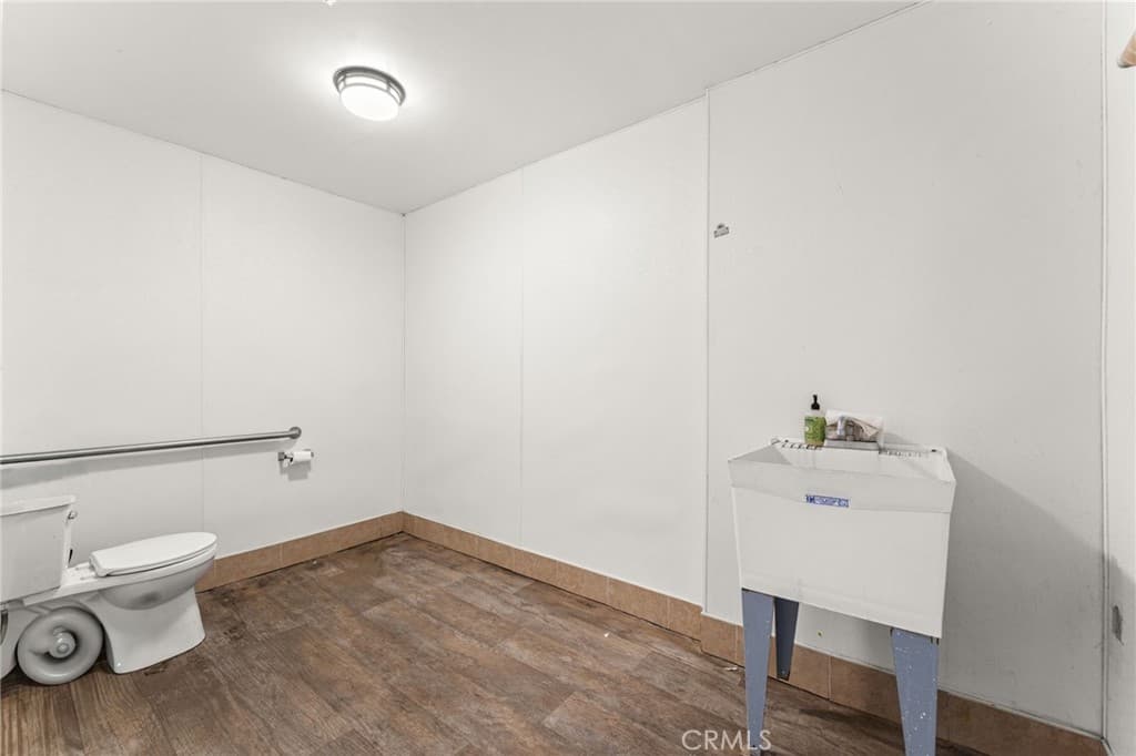 Home at 960 W 1st, Pomona — photo 4 of 12