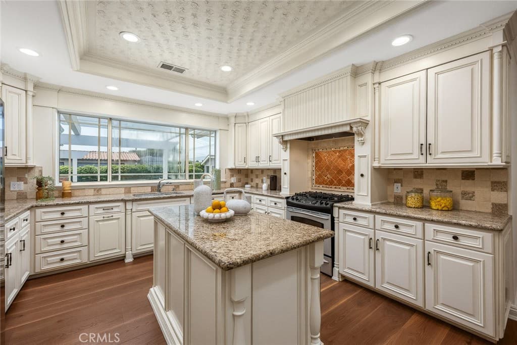 Home at 403 S Valley Center Avenue, Glendora — photo 11 of 12