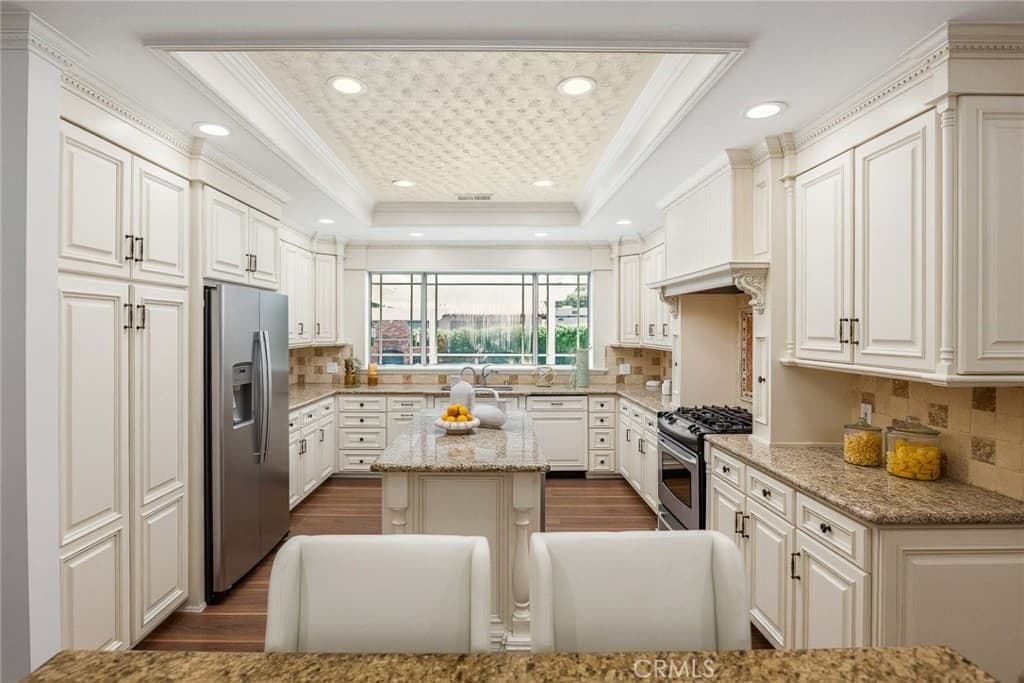 Home at 403 S Valley Center Avenue, Glendora — photo 10 of 12