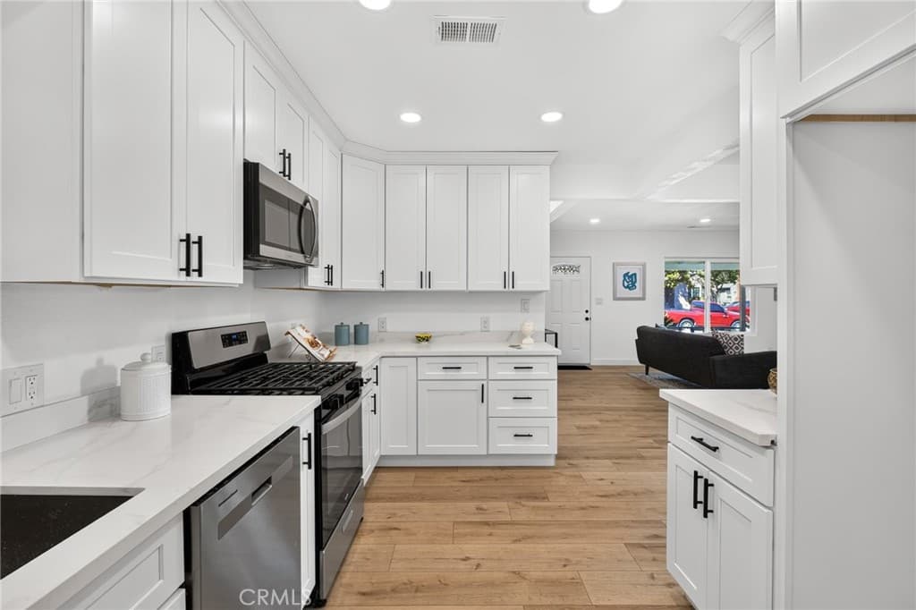 Home at 268 W Willow, Pomona — photo 10 of 12