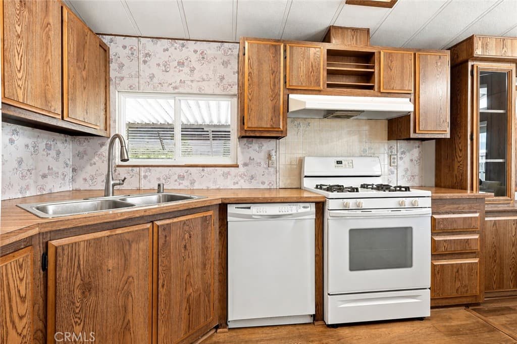 Home at 1630 W Covina Boulevard 26, San Dimas — photo 11 of 12