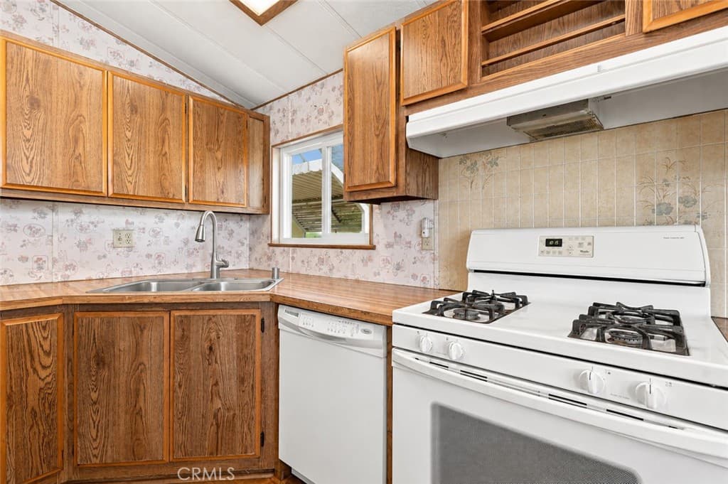 Home at 1630 W Covina Boulevard 26, San Dimas — photo 6 of 12