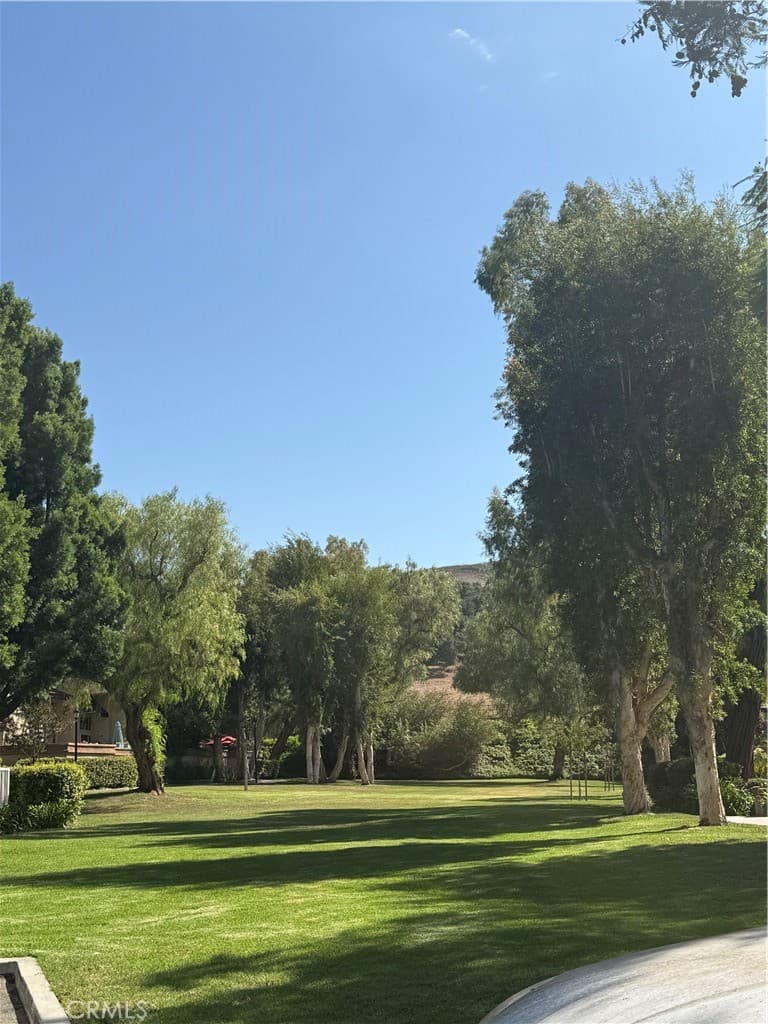 Townhouse at 6 Saddlewood, Pomona — photo 4 of 4