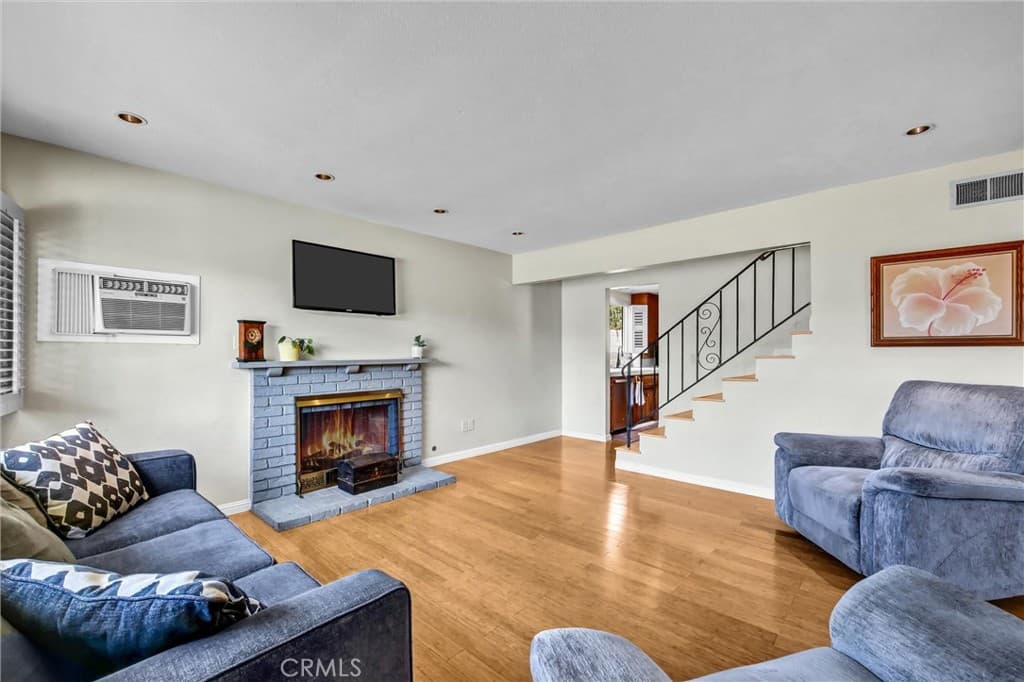 Home at 437 Portola, San Dimas — photo 4 of 12