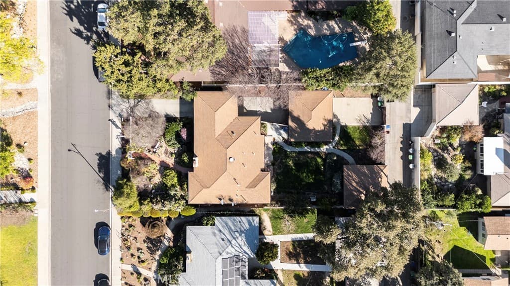 Home at 754 W 9th, Claremont — photo 3 of 12