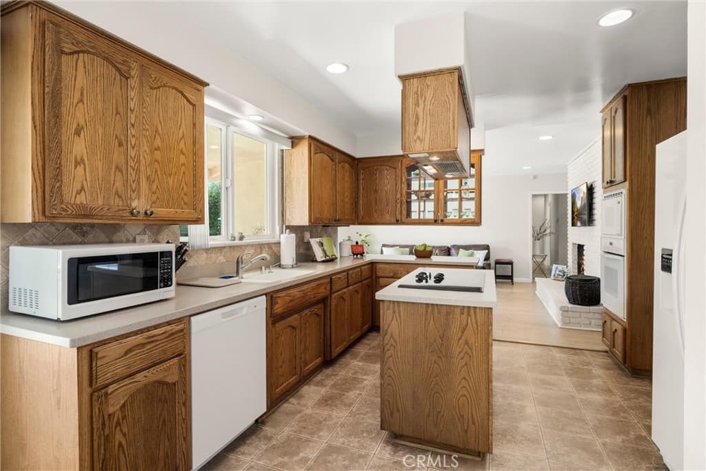 Home at 698 Wellesley, Claremont — photo 12 of 12