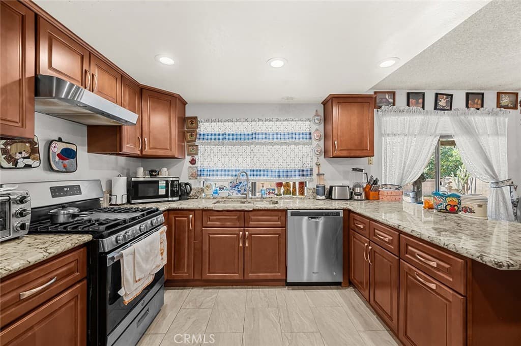 Home at 2796 Base Line, La Verne — photo 10 of 12
