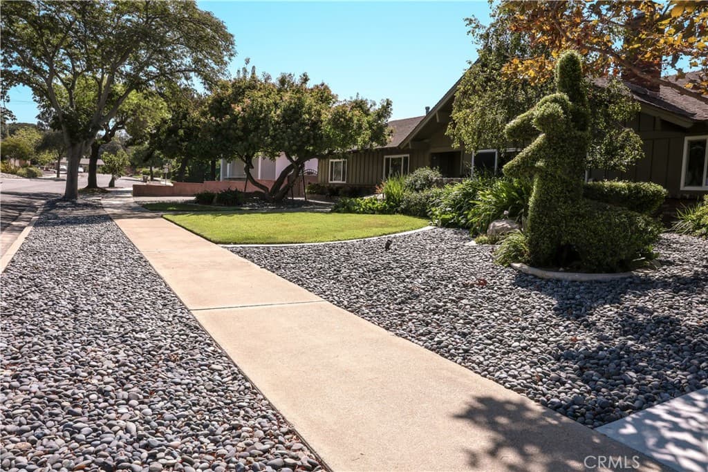 Home at 838 Maryhurst, Claremont — photo 6 of 12