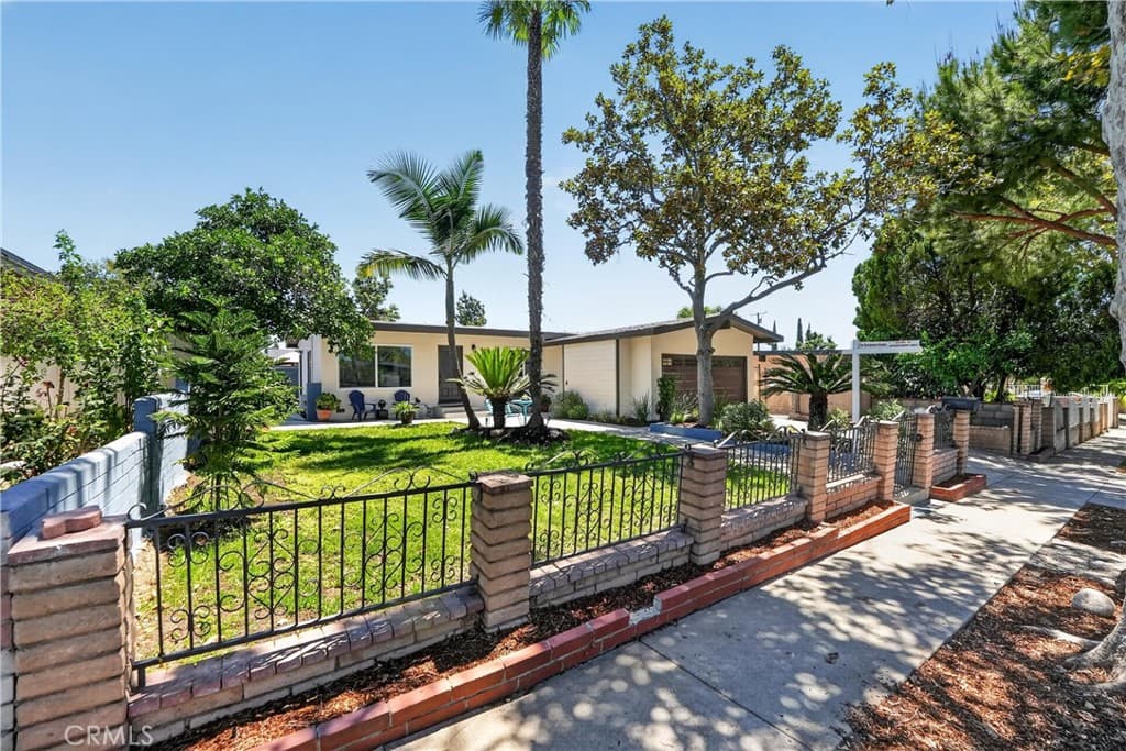 Home at 620 Wickford Avenue, La Puente — photo 3 of 12