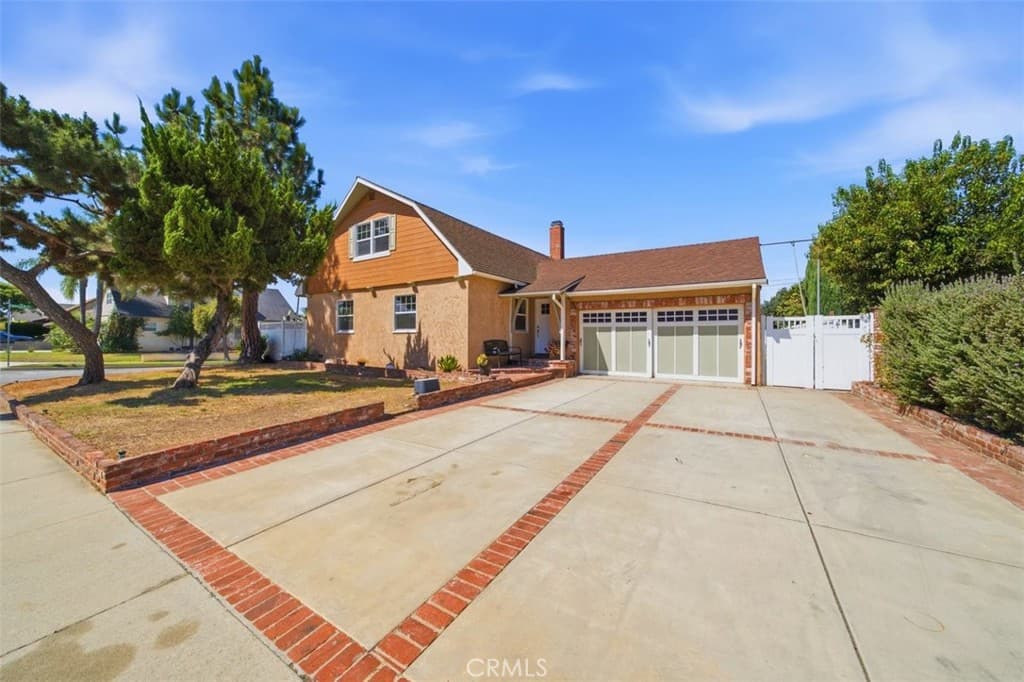 Home at 805 N Lyman Avenue, Covina — photo 2 of 12
