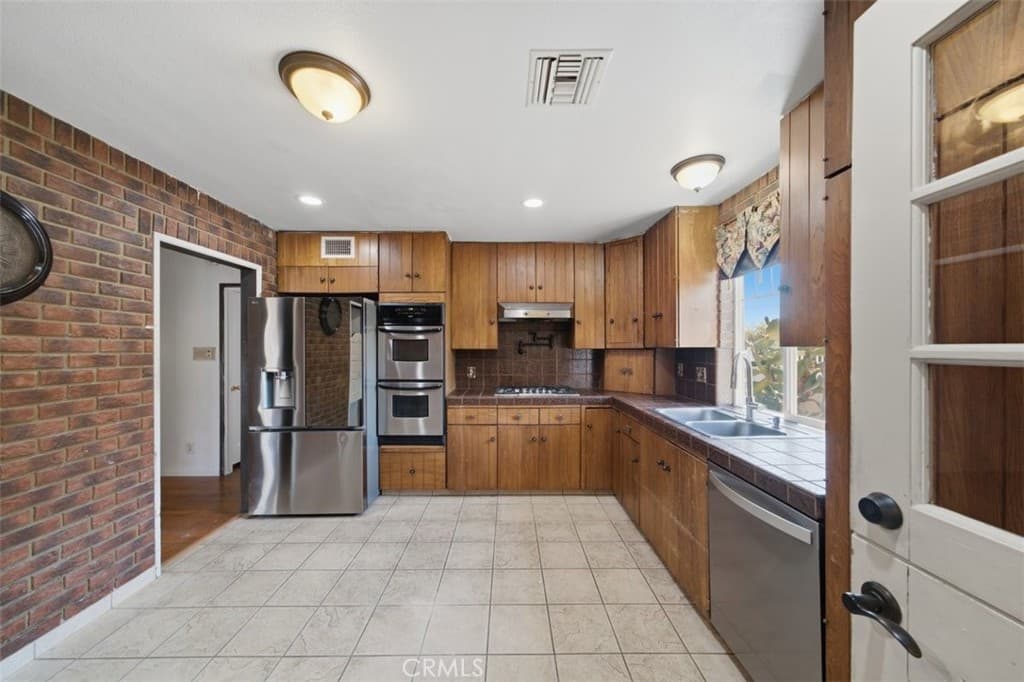 Home at 805 N Lyman Avenue, Covina — photo 10 of 12