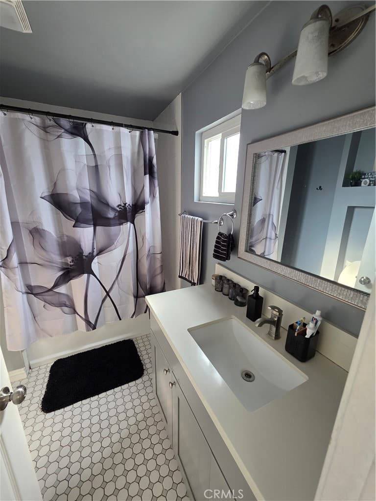 Home at 935 S Main, Pomona — photo 9 of 12