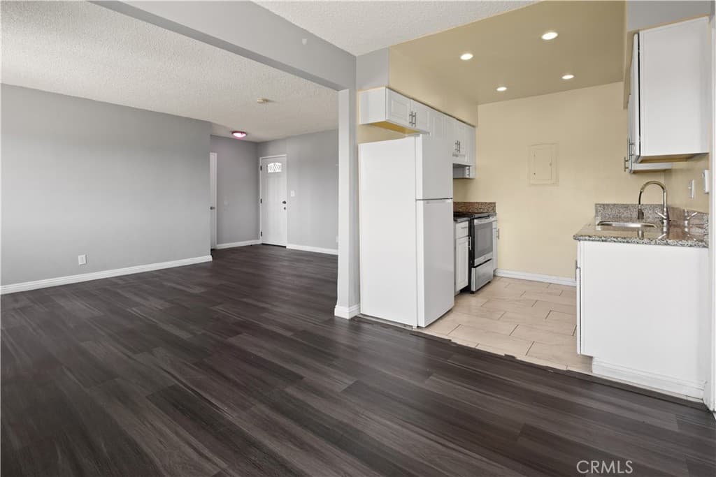 Condo at 2025 Las Vegas 11, Pomona — photo 4 of 12