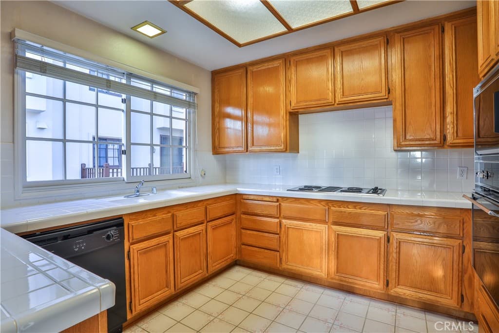 Townhouse at 481 E Bougainvillea Lane, Glendora — photo 6 of 12