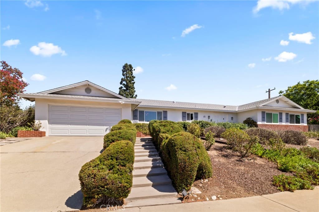 Home at 2306 La Sierra Way, Claremont — photo 4 of 12