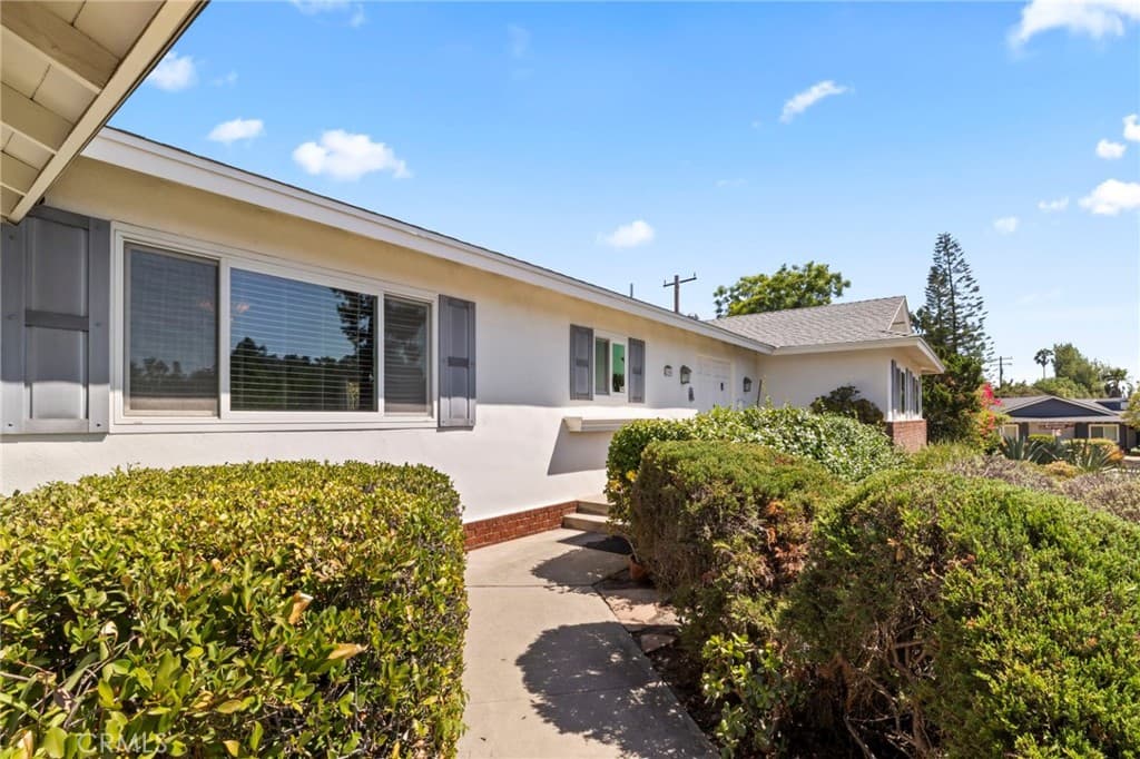 Home at 2306 La Sierra Way, Claremont — photo 5 of 12