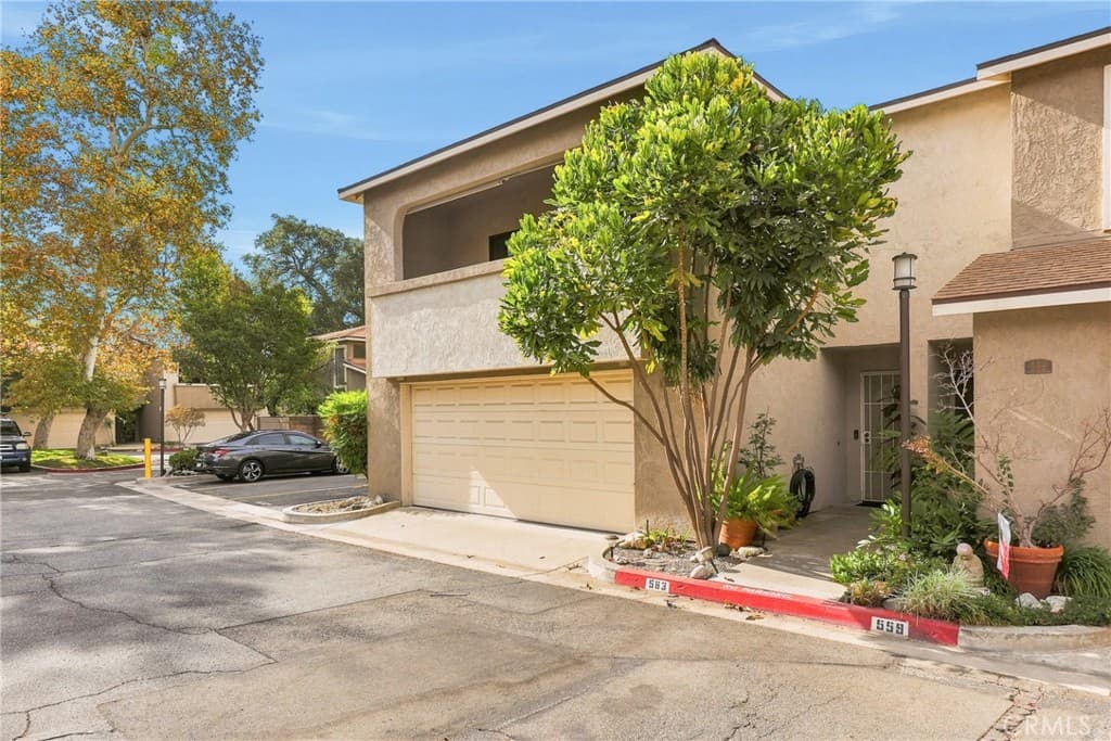 Townhouse at 563 Wayland Court, Claremont — photo 3 of 12