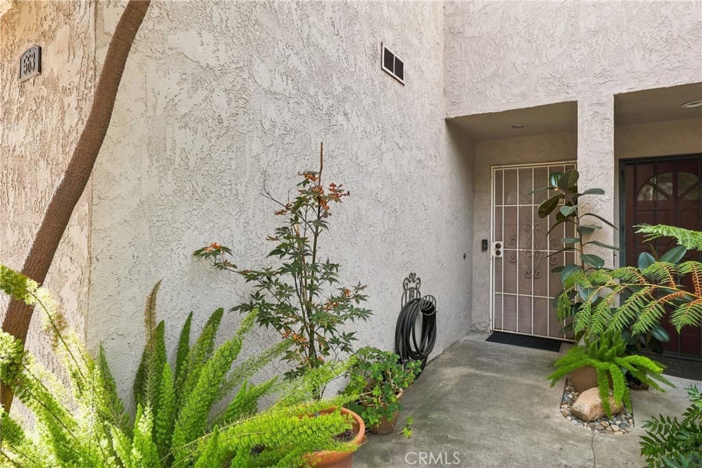 Townhouse at 563 Wayland Court, Claremont — photo 4 of 12