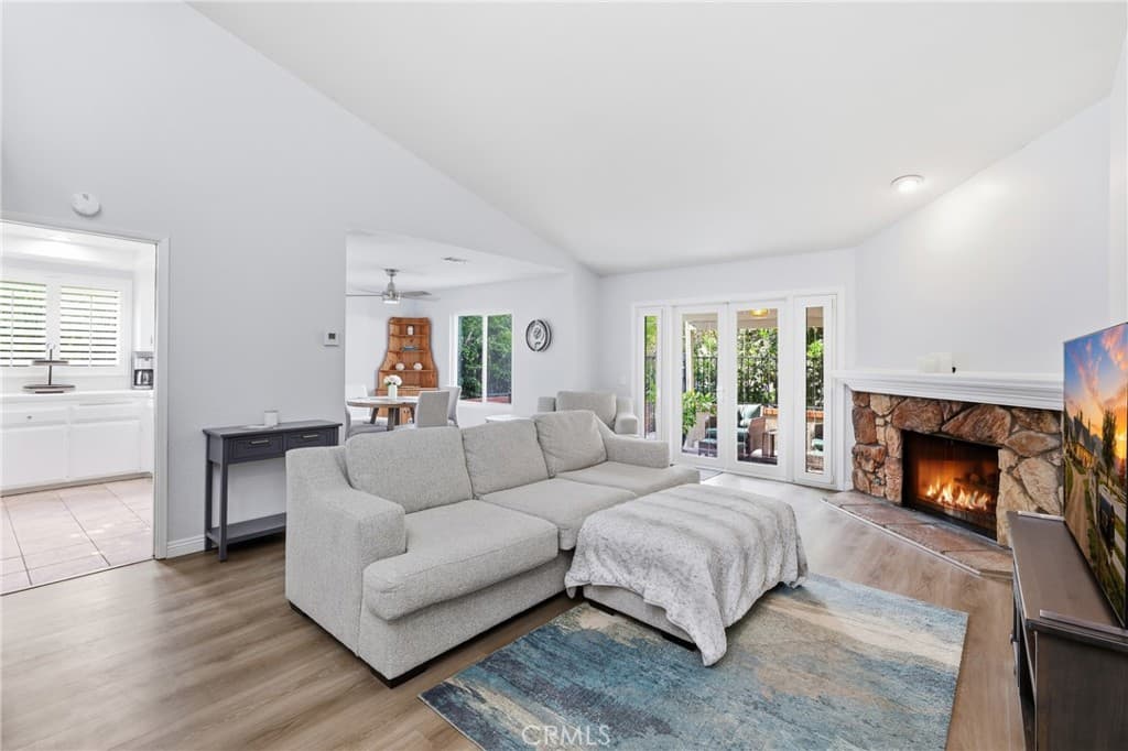 Townhouse at 563 Wayland Court, Claremont — photo 7 of 12