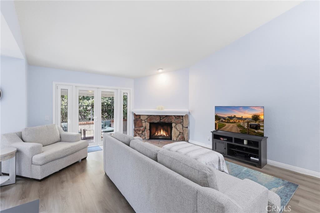 Townhouse at 563 Wayland Court, Claremont — photo 8 of 12