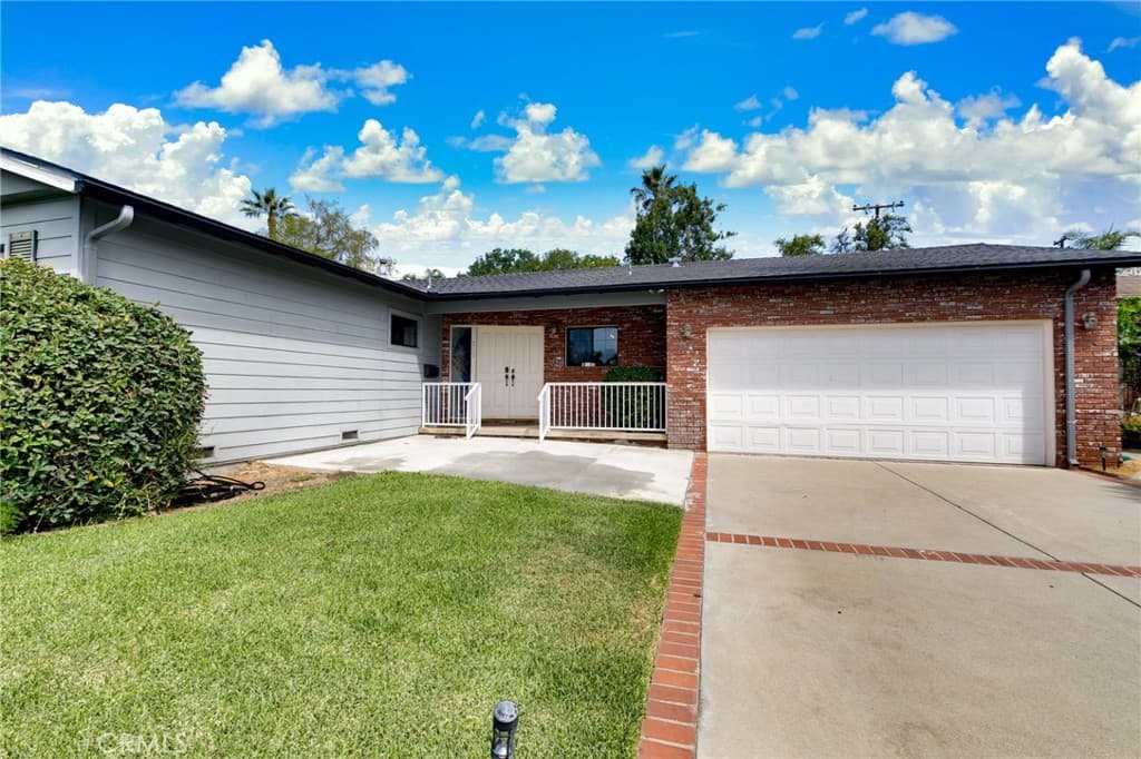 Home at 717 E Laurel Avenue, Glendora — photo 3 of 12