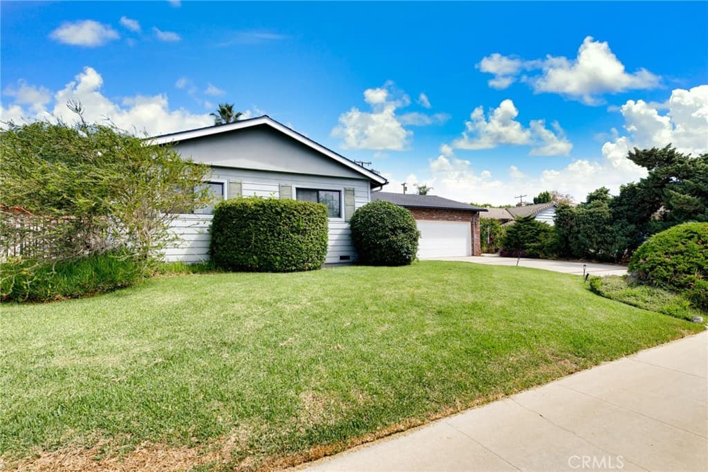 Home at 717 E Laurel Avenue, Glendora — photo 4 of 12