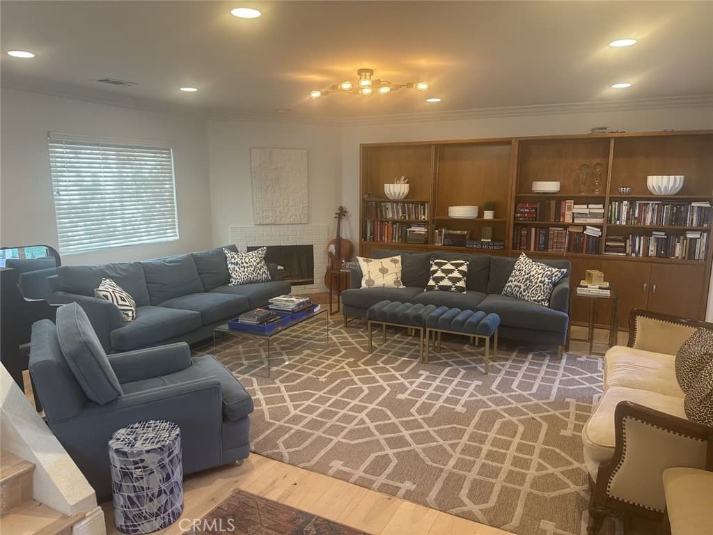 Home at 411 Fordland Avenue, La Verne — photo 3 of 8