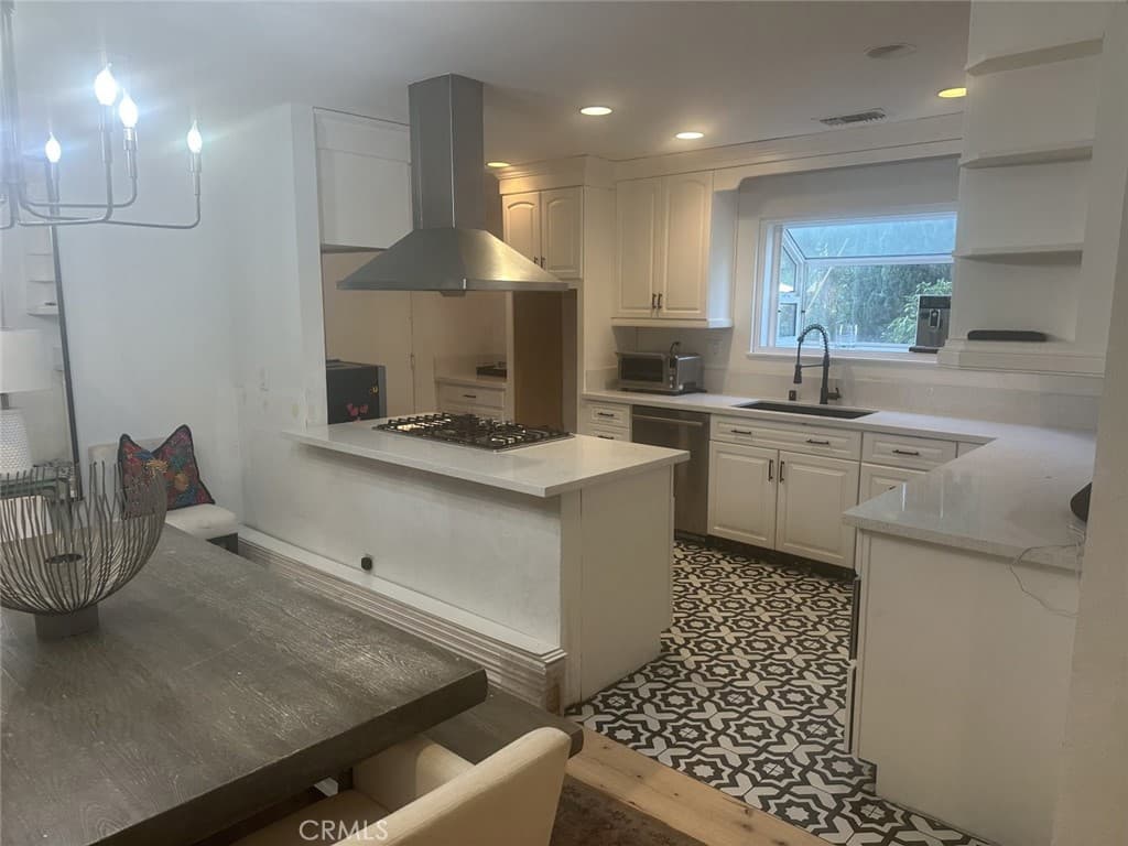 Home at 411 Fordland Avenue, La Verne — photo 4 of 8