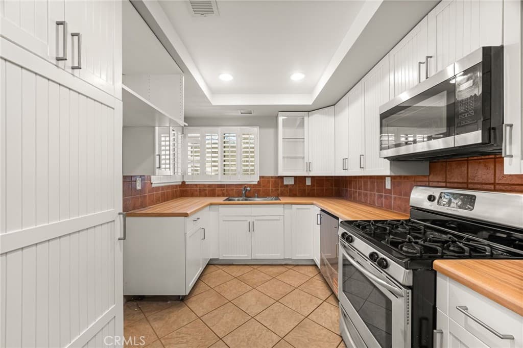 Condo at 713 Mansfield Drive, Claremont — photo 9 of 12