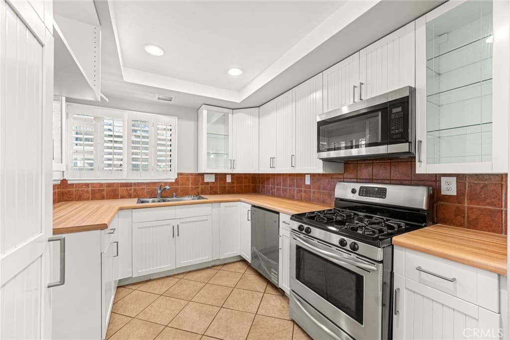 Condo at 713 Mansfield Drive, Claremont — photo 10 of 12
