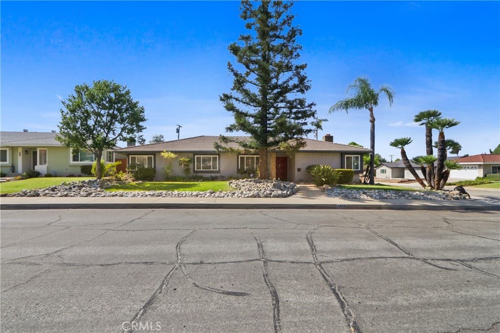 Home at 1414 E Laurel, Glendora — photo 2 of 12