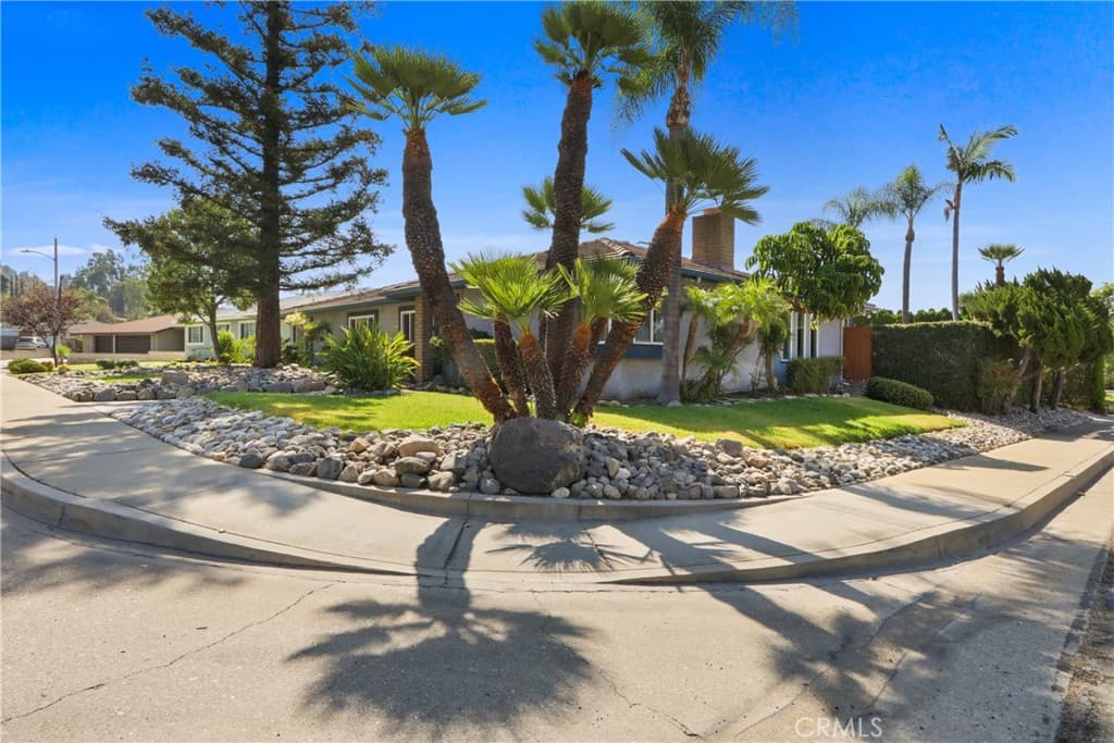 Home at 1414 E Laurel, Glendora — photo 3 of 12