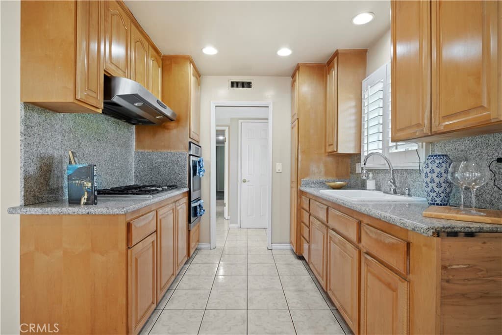 Home at 1428 S farber Avenue, Glendora — photo 4 of 12