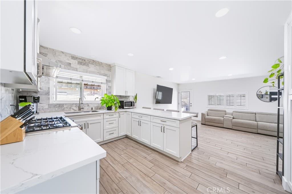 Home at 533 E Covina, Covina — photo 9 of 12