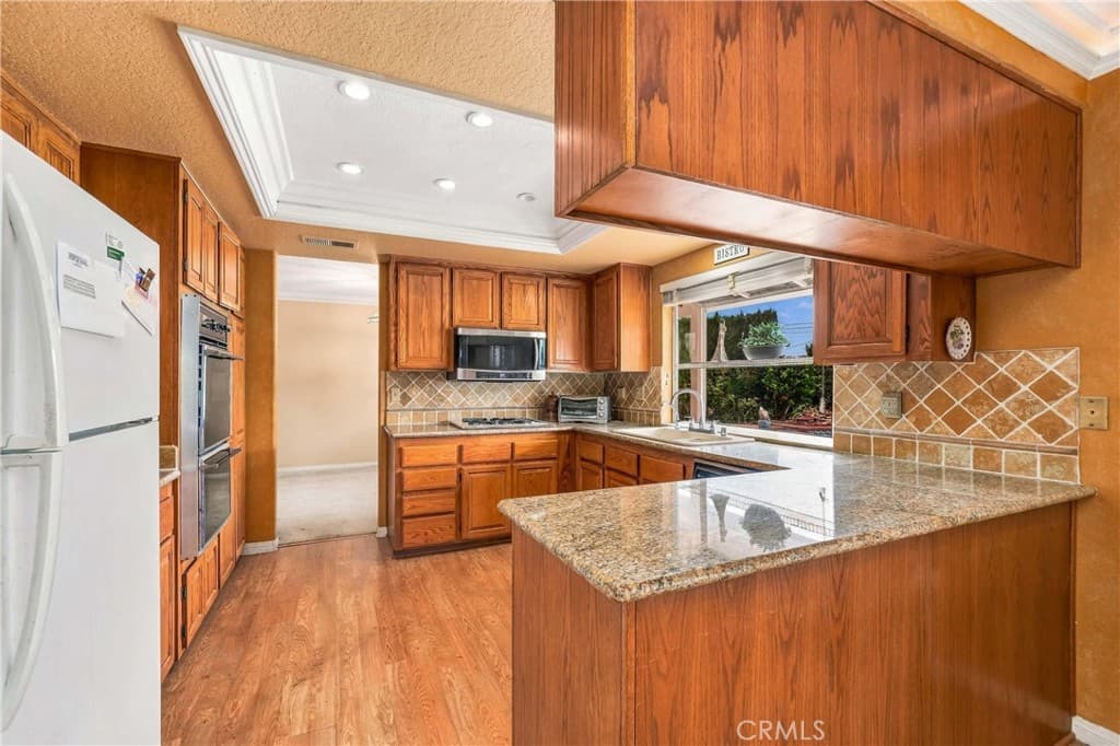 Home at 530 E Payson, Glendora — photo 8 of 12
