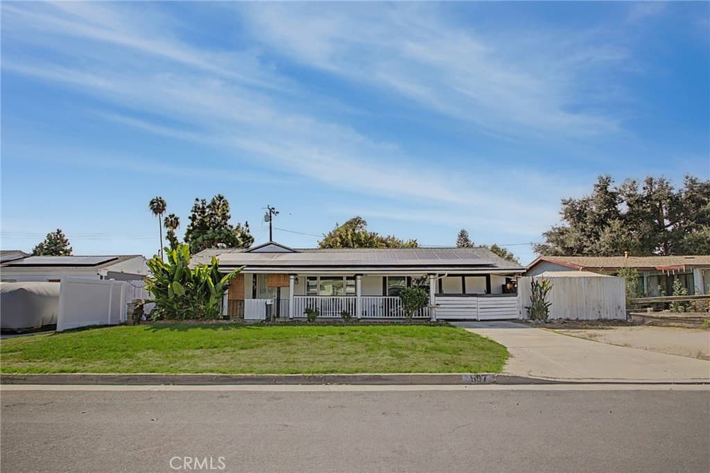 Home at 907 S Danehurst, Glendora — photo 2 of 5