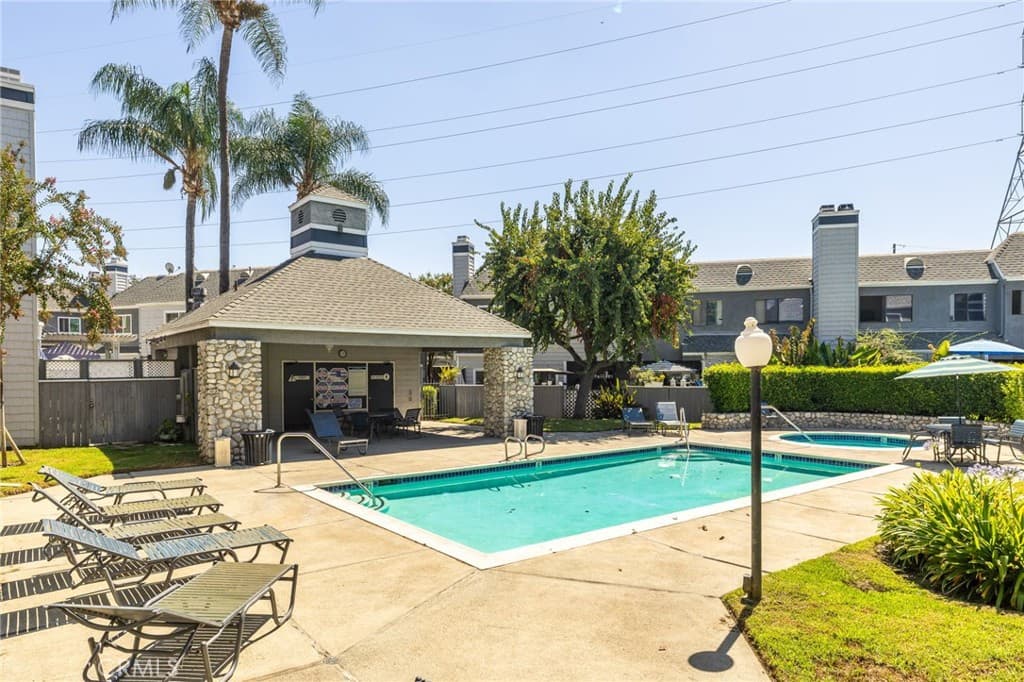Condo at 1230 S Barranca Avenue F, Glendora — photo 2 of 12
