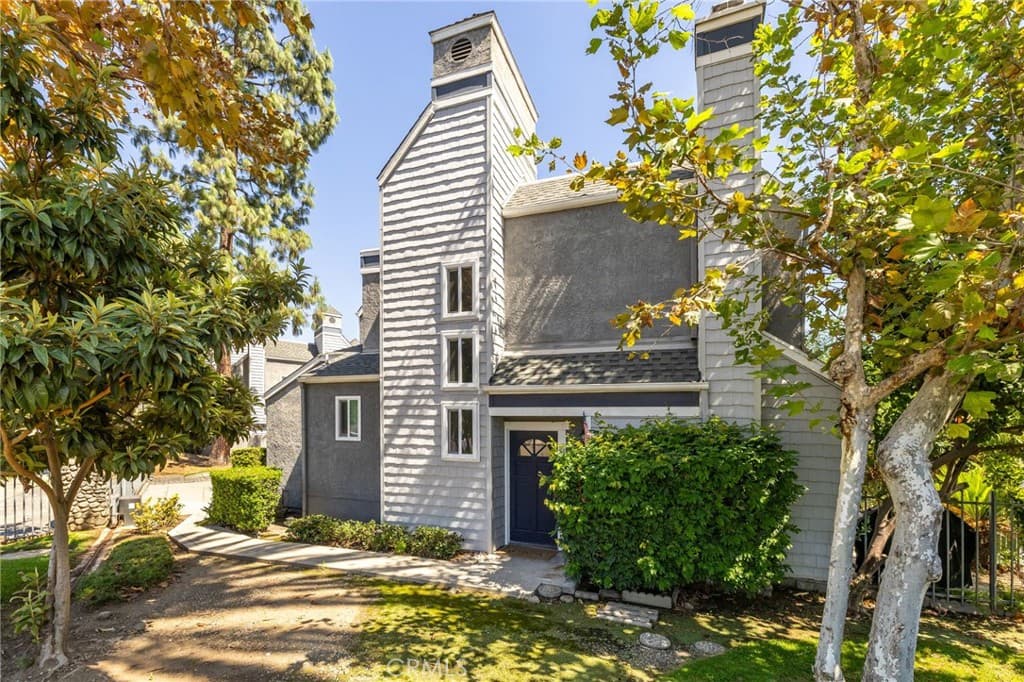 Condo at 1230 S Barranca Avenue F, Glendora — photo 4 of 12